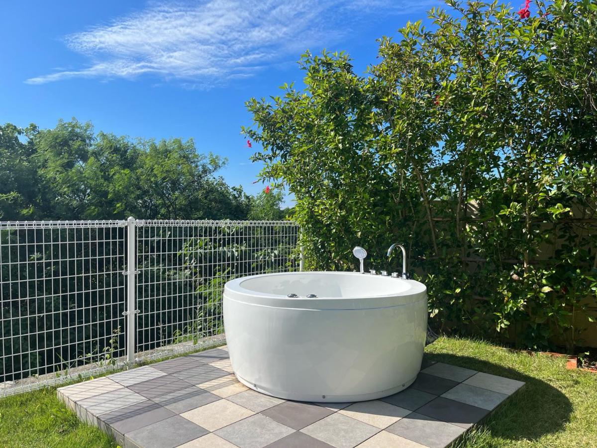 Ｖｉｌｌａ・Ｃｈａｒｍｅ Villa Мотобу Екстериор снимка